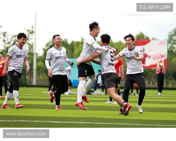 365足球携手多家俱乐部举办足球公益赛,推动足球运动在社区中的广泛普及 365足球携手多家俱乐部举办足球公益赛,推动足球运动在社区中的广泛普及